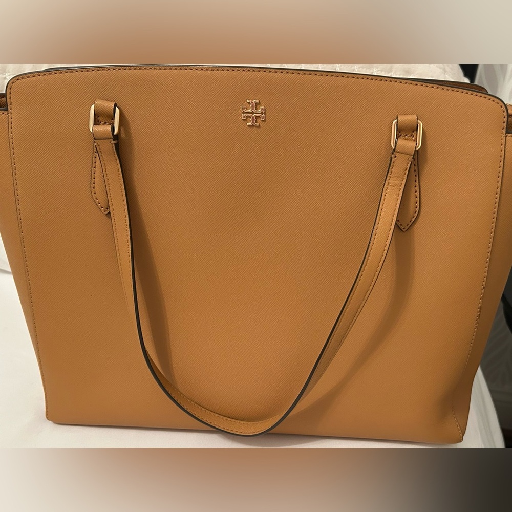 Tory Burch, laptop bag, in great condition! Camel color.